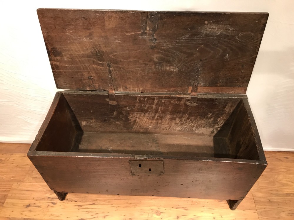 Antique oak coffer/chest View V