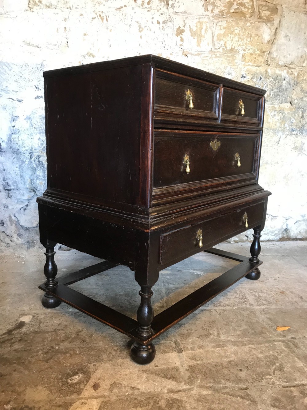 Antique chest of drawers 