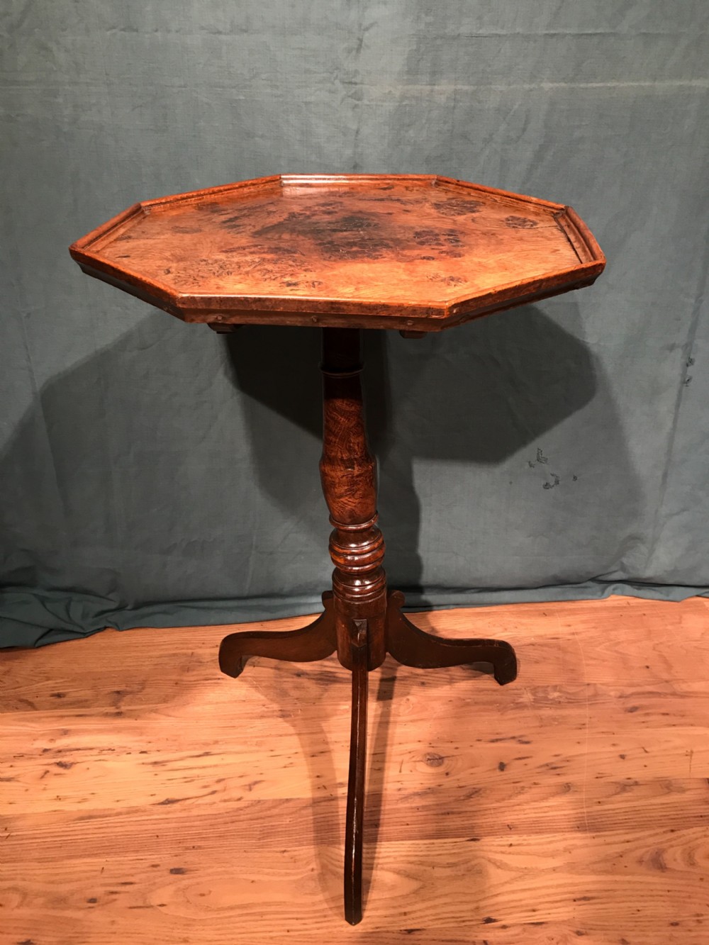 Oak side tilt top Table