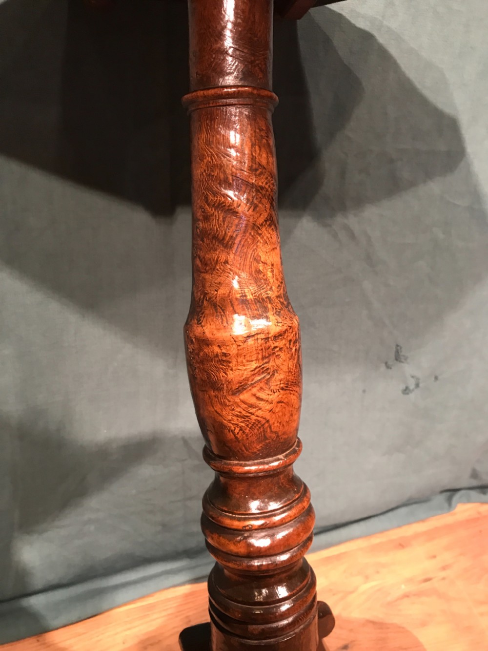 Oak side tilt top Table View III