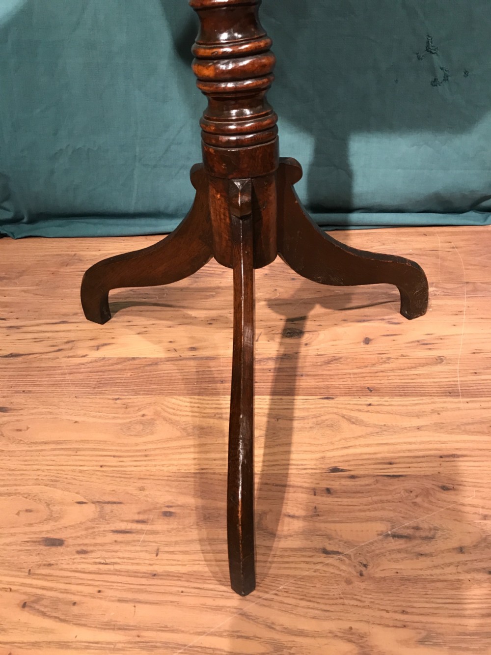 Oak side tilt top Table View IV