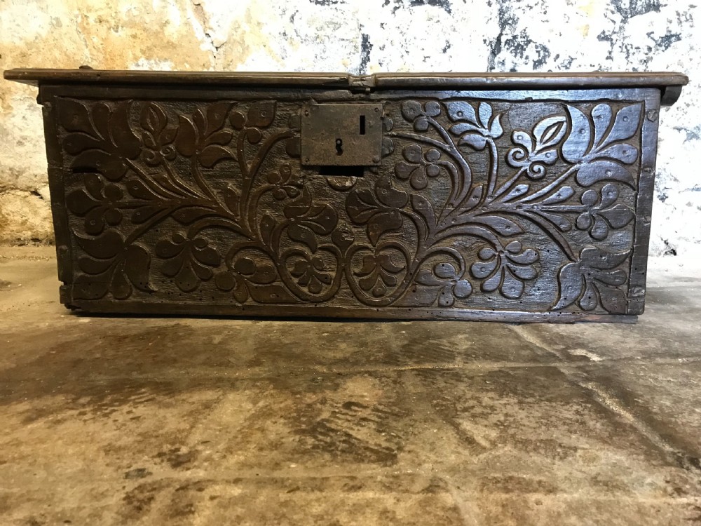 Early oak chest View II