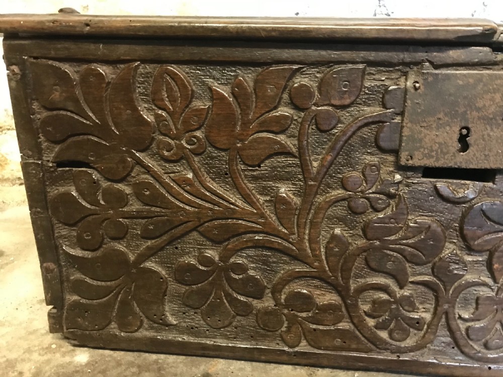 Early oak chest View IV