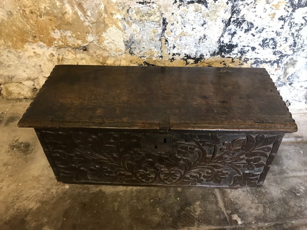 Early oak chest View V