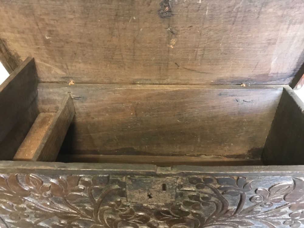 Early oak chest View VI