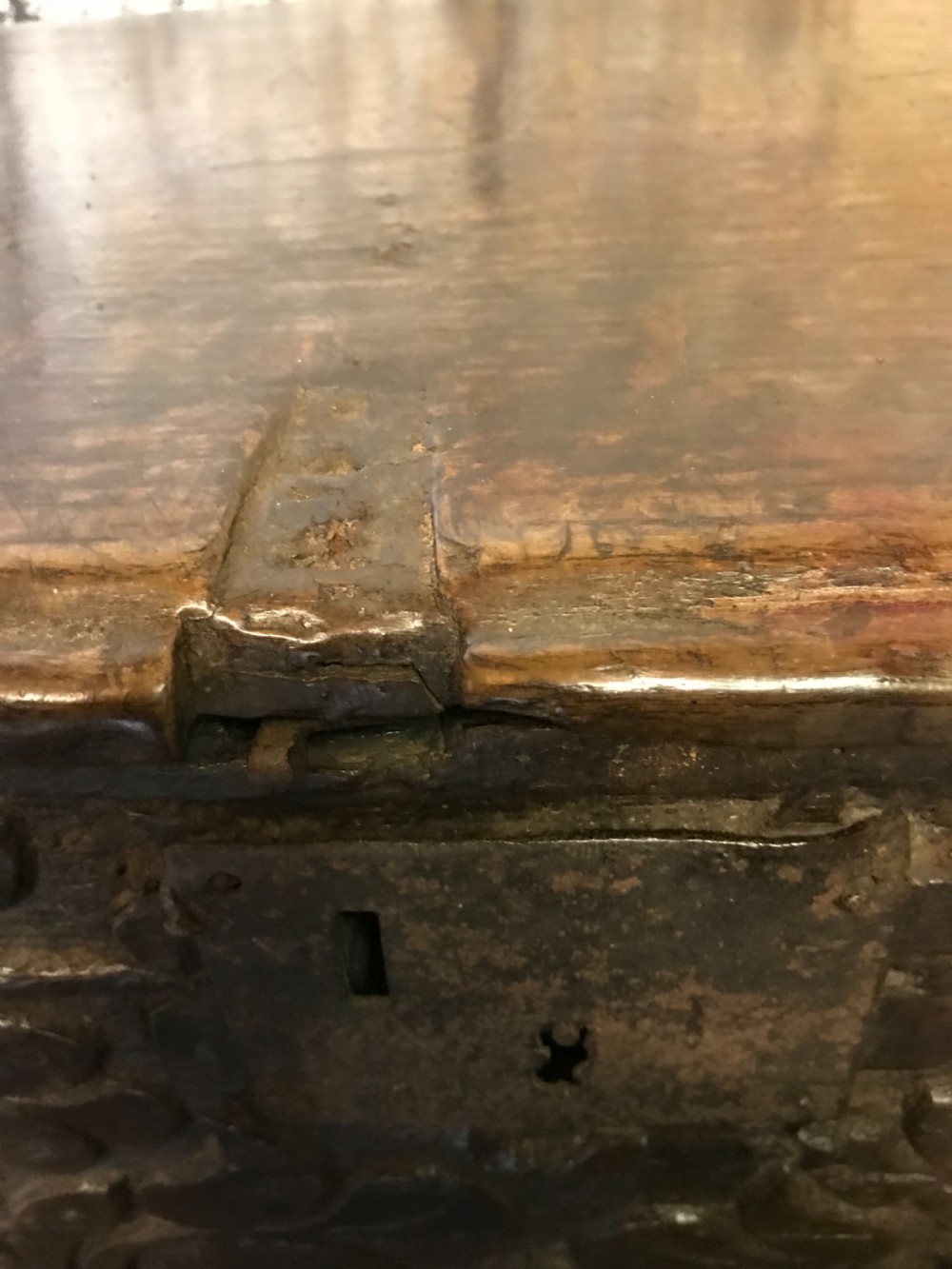 Early oak chest View IX