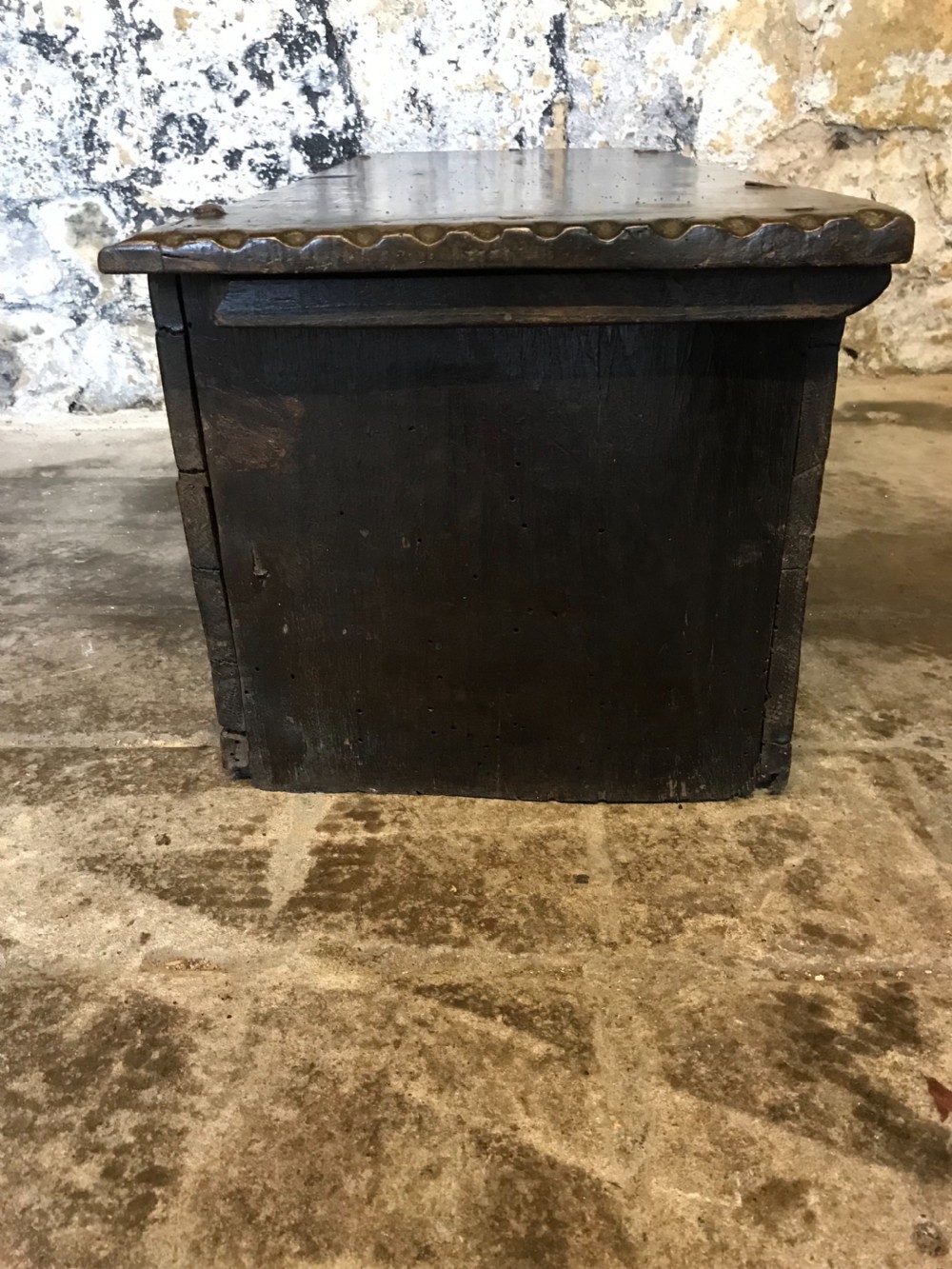 Early oak chest View XV