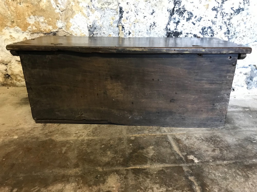 Early oak chest View XVI