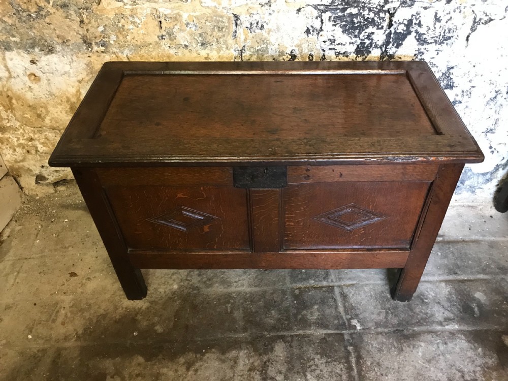 Early oak coffer View II