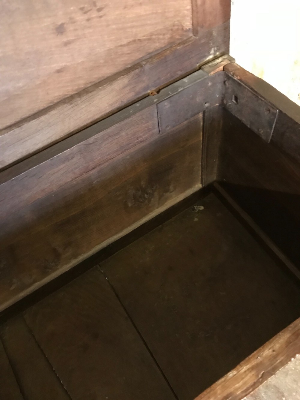 Early oak coffer View IV