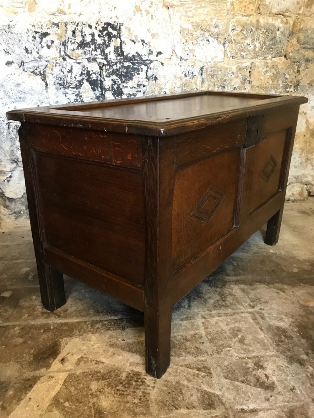 Early oak coffer View VII