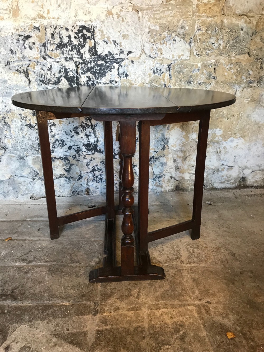 Oak gateleg side table