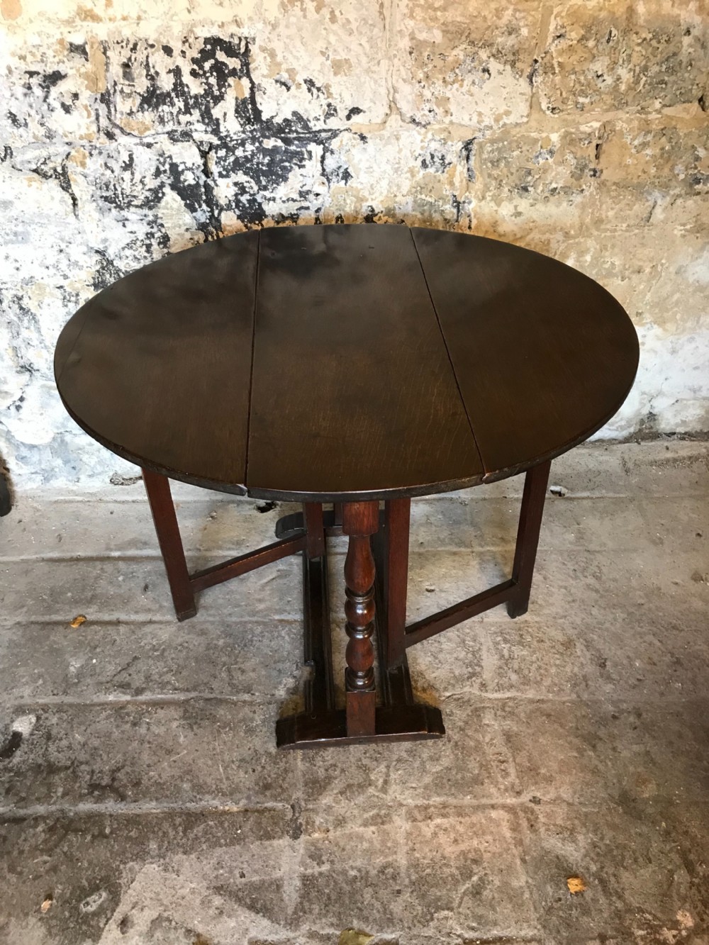 Oak gateleg side table View II