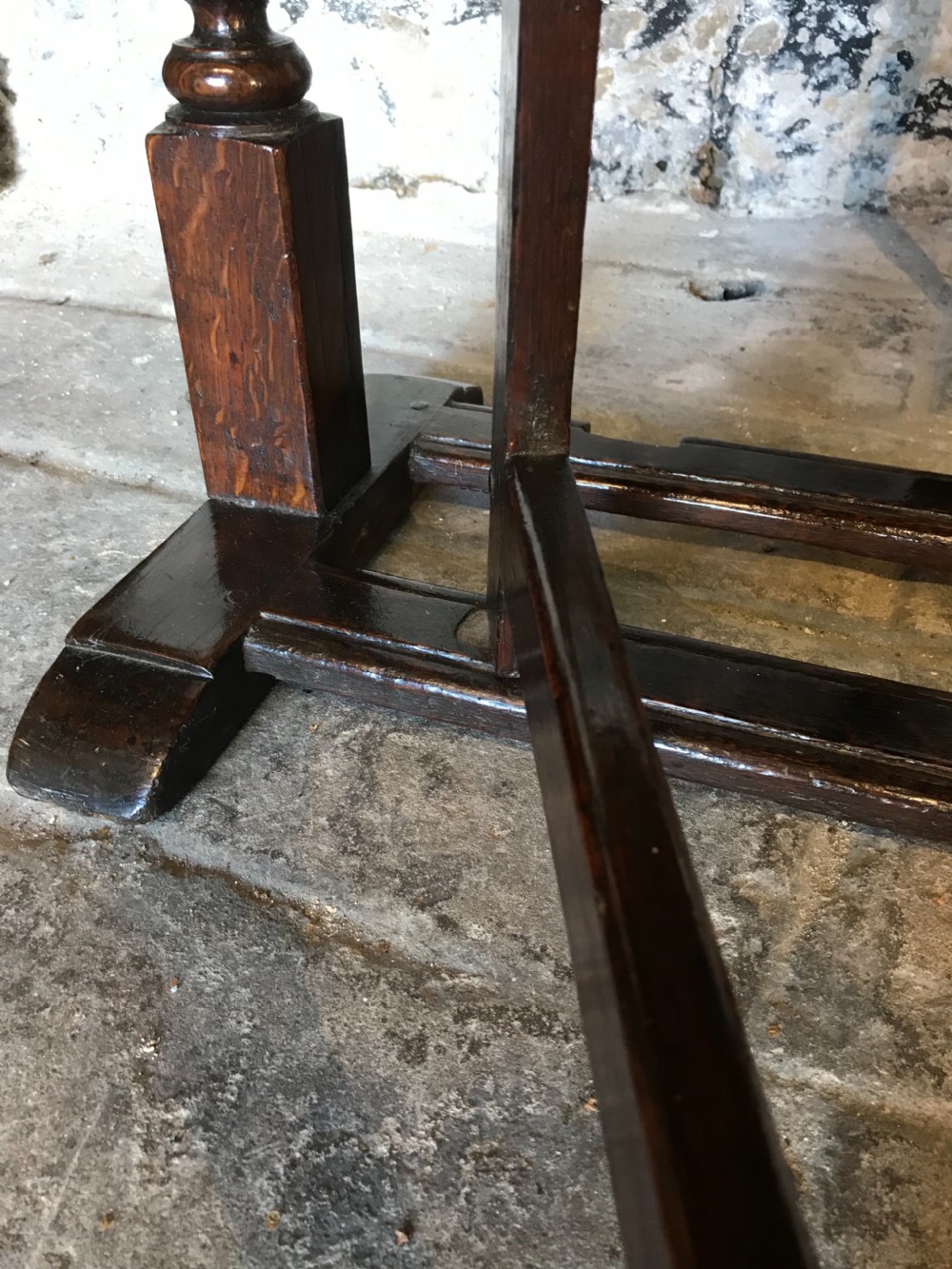 Oak gateleg side table View III