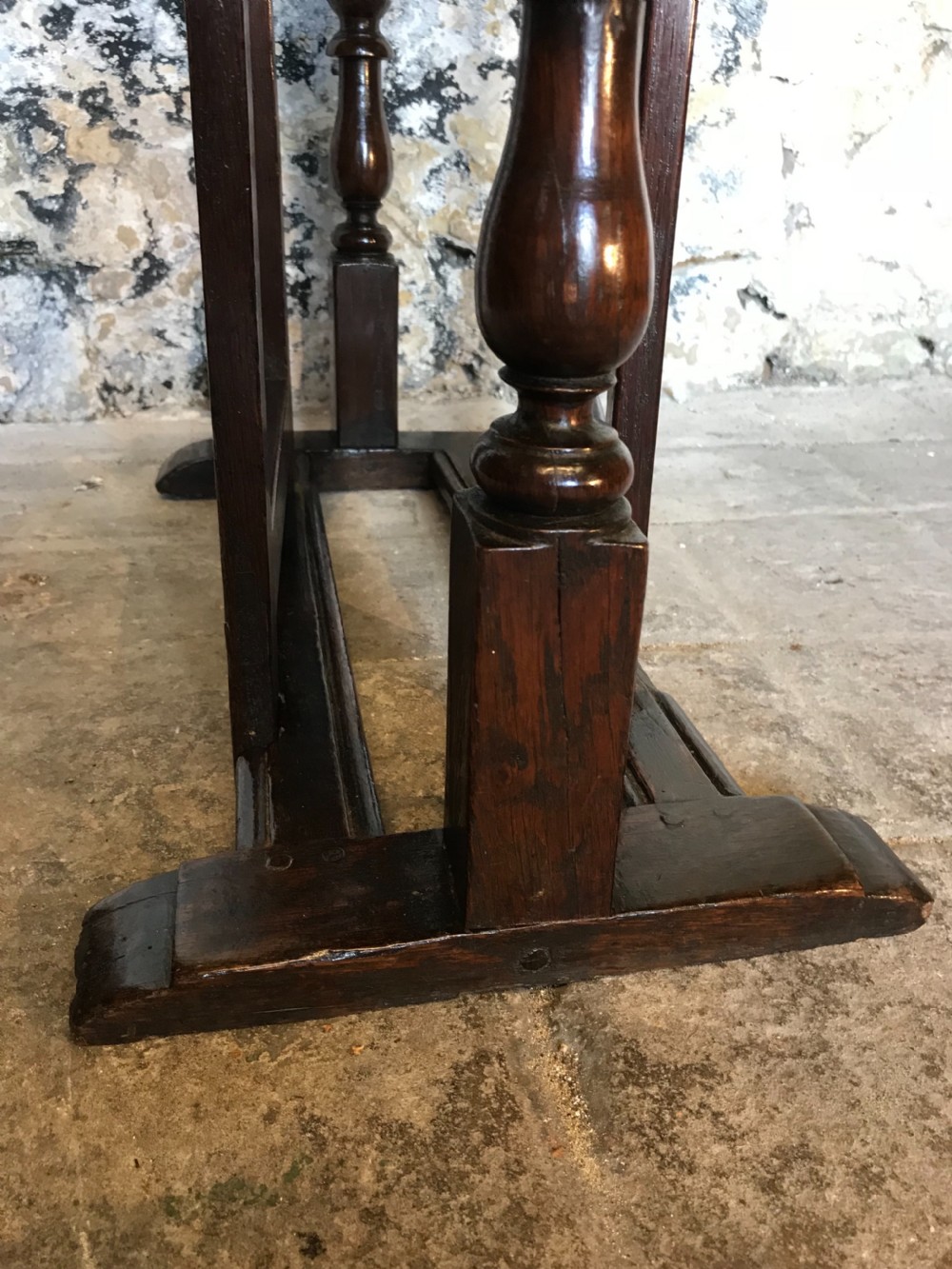 Oak gateleg side table View X