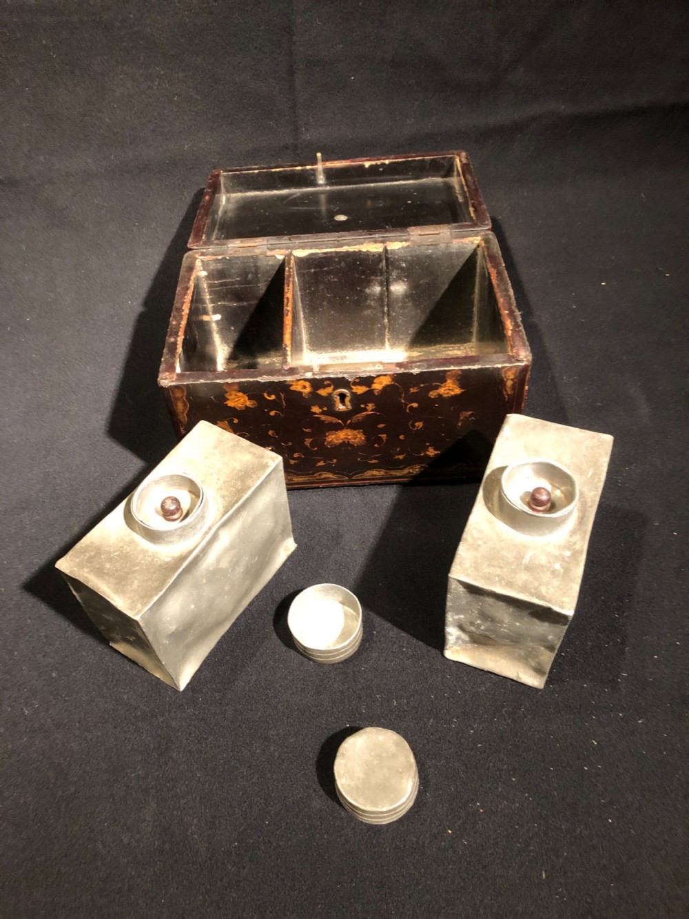 Antique chinoiserie tea caddy View VII
