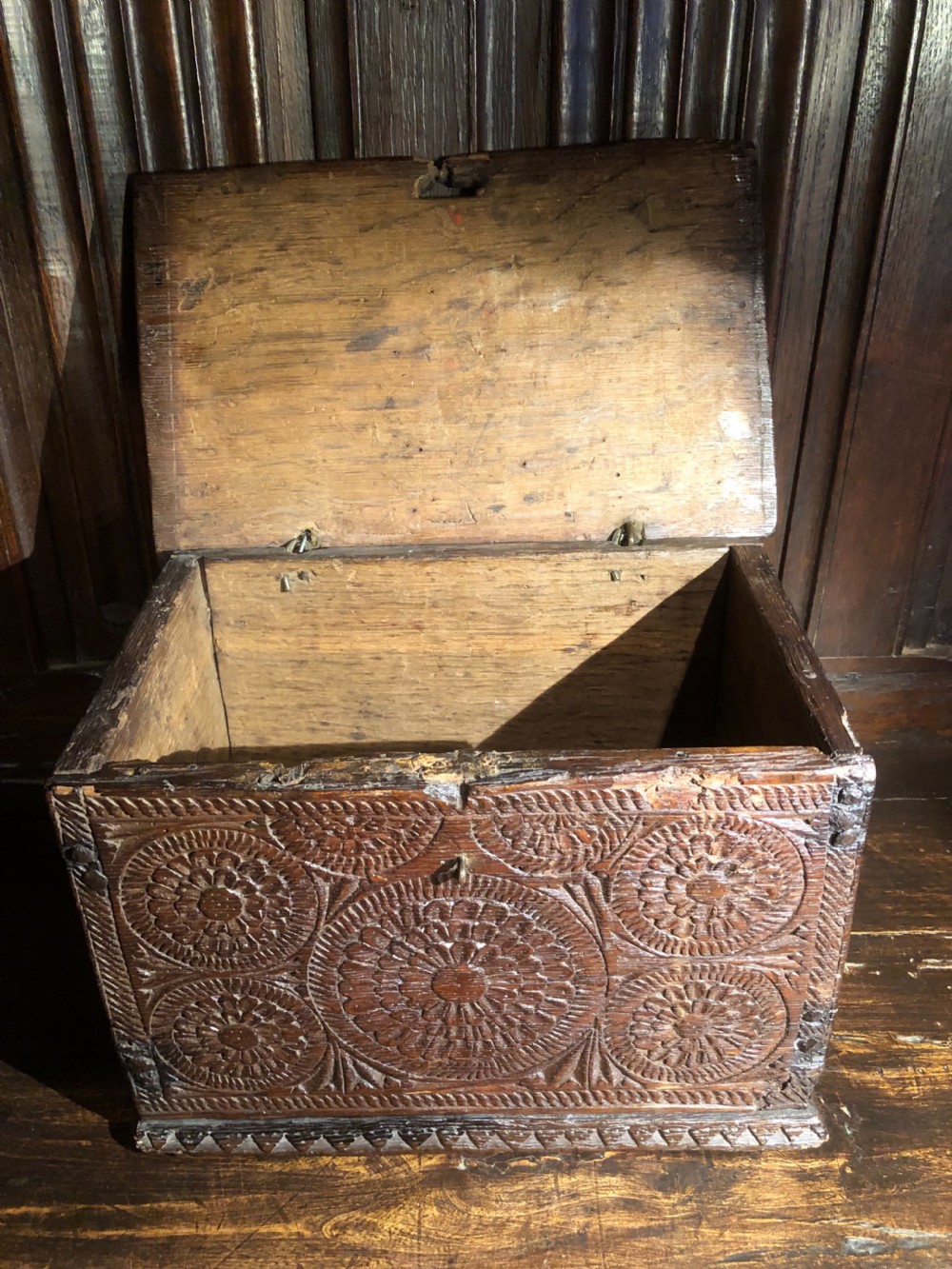 Early Oak Box View VI