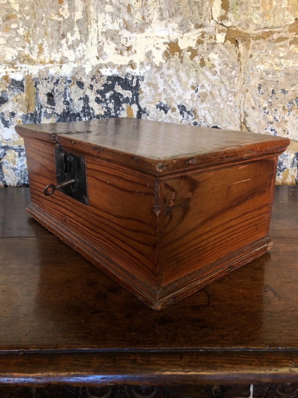 Early Pine Box View VIII