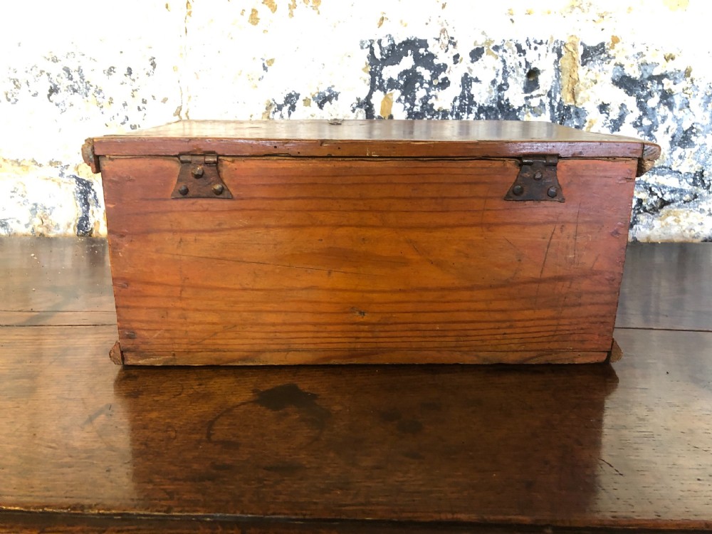 Early Pine Box View X