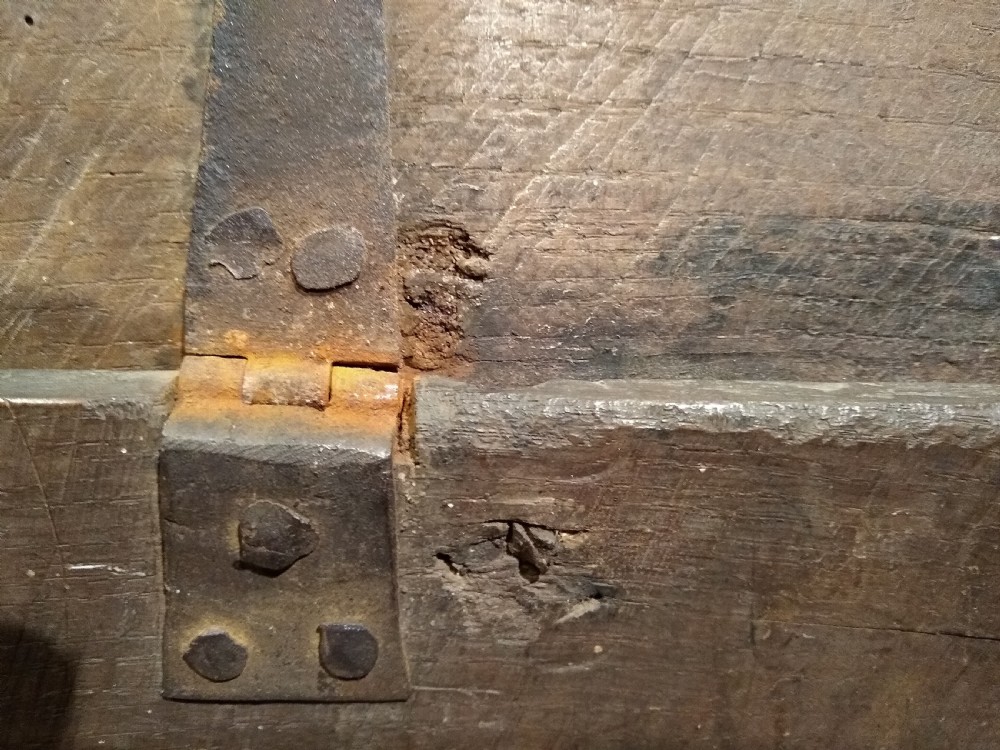 16th century oak plank coffer View IV