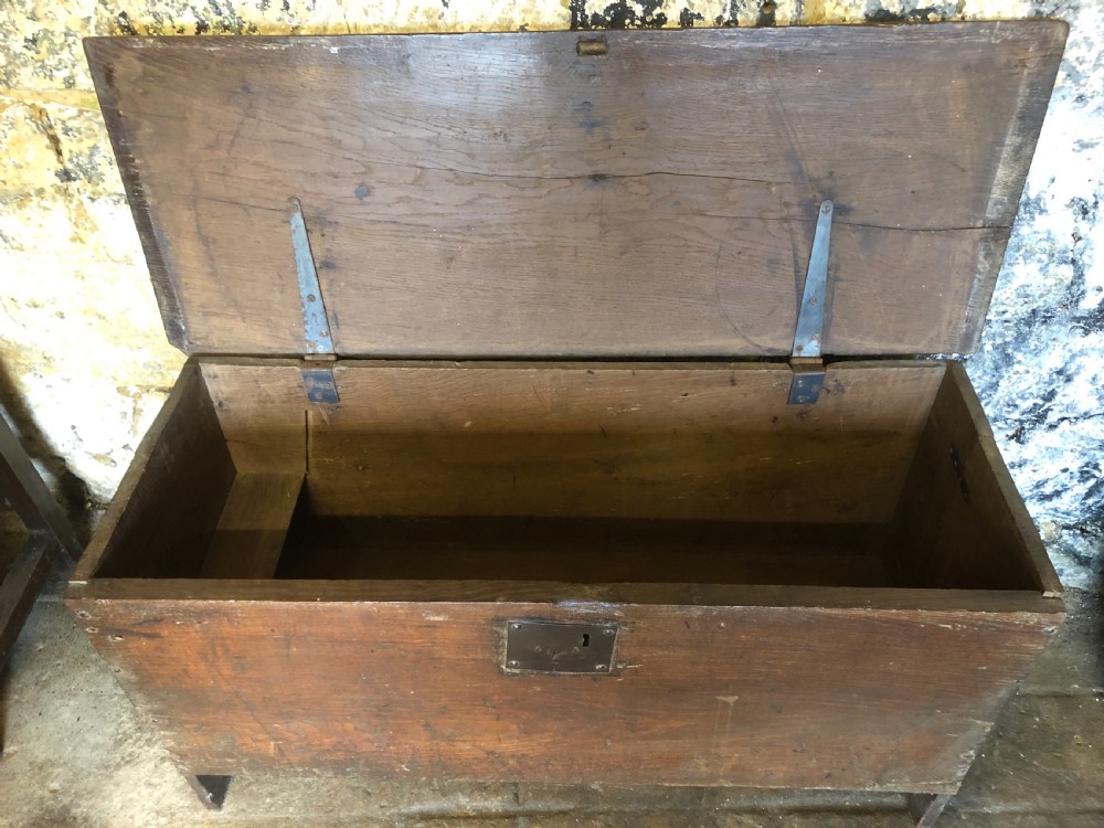 Early Oak Coffer View V