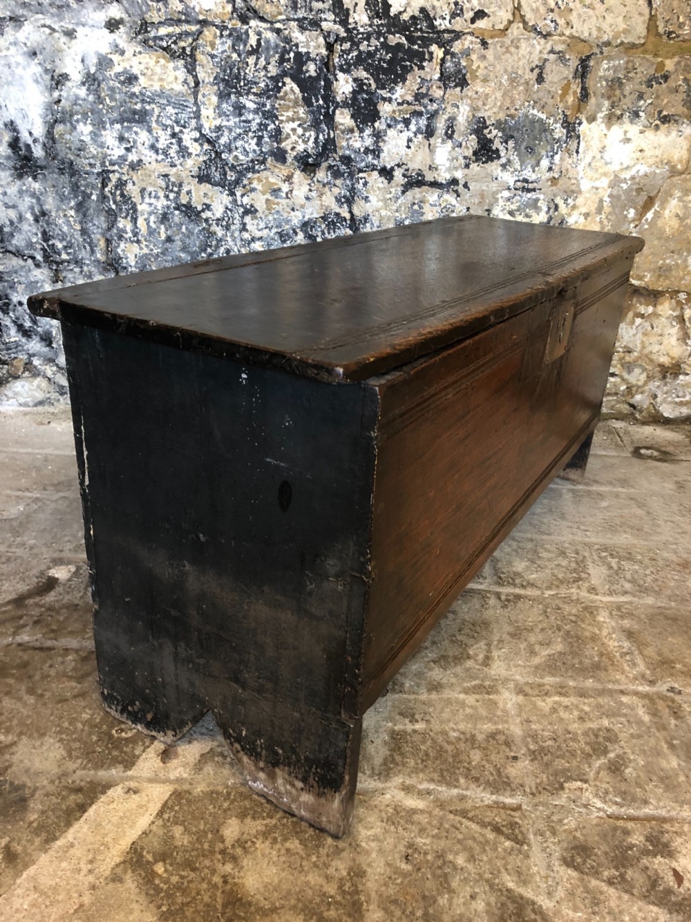 Early Oak Coffer View III