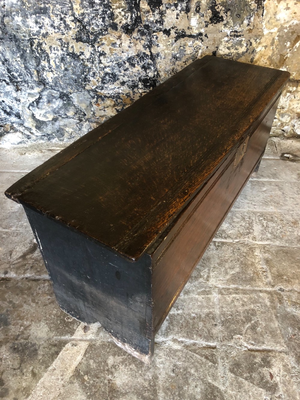 Early Oak Coffer View VIII