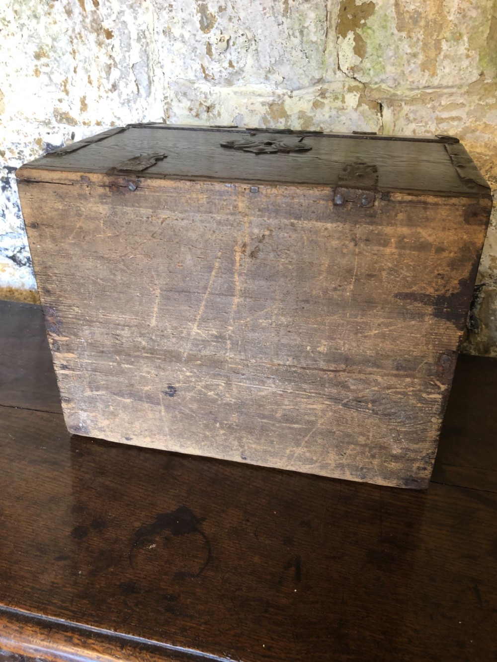 Early Oak small Chest View XI
