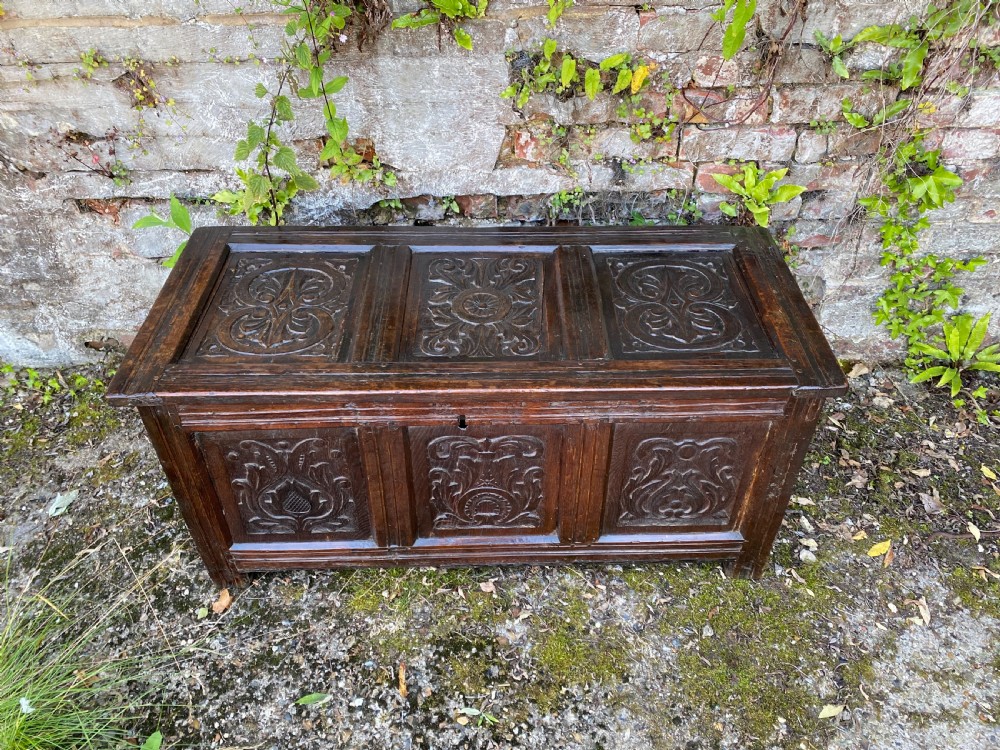 Early Oak Coffer View V
