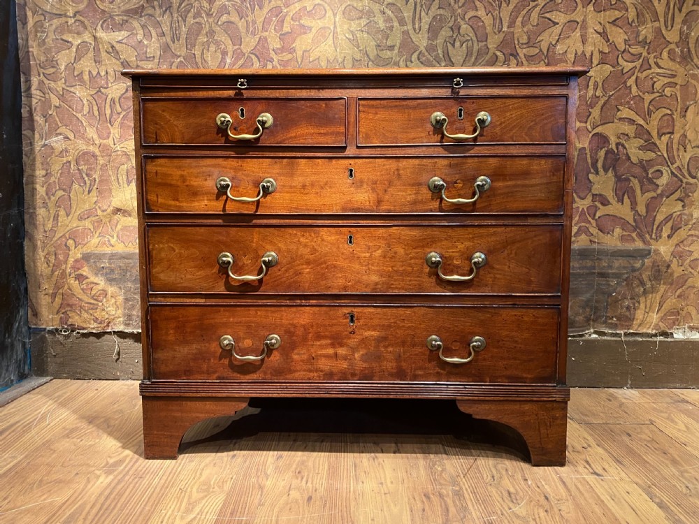 Georgian Chest of Drawers