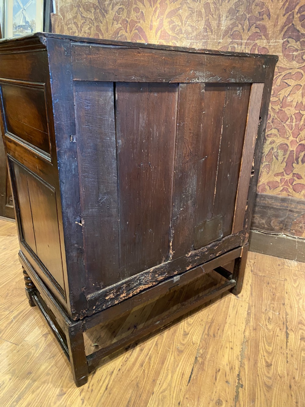 Chest on Stand View XIV