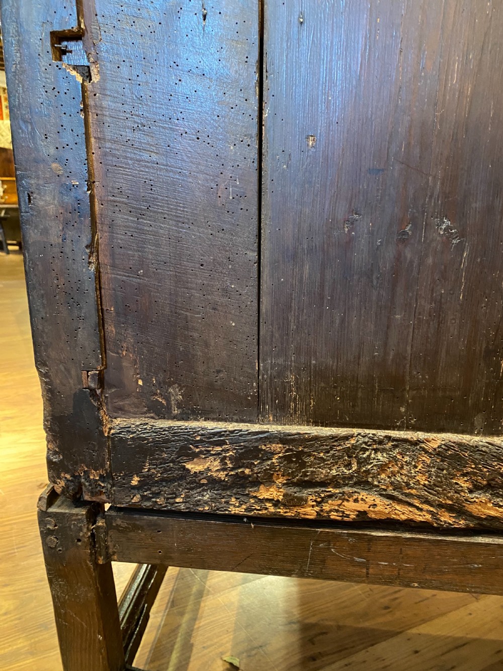 Chest on Stand View XVI