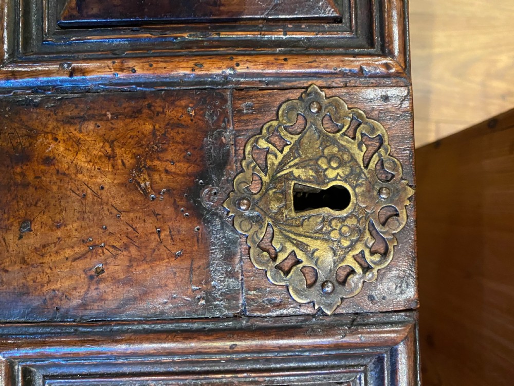 Chest on Stand View XVII