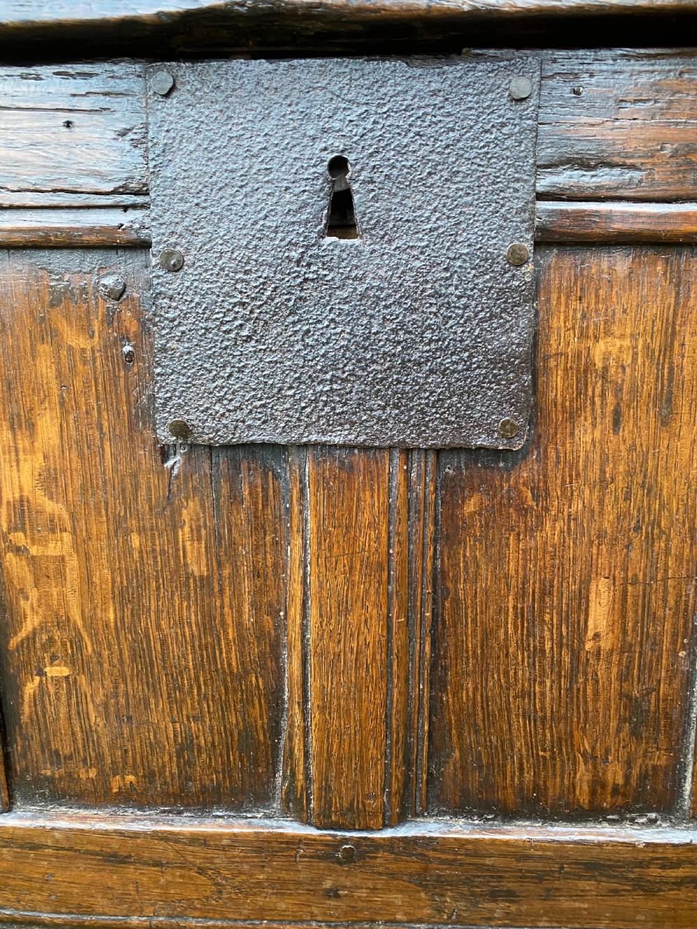 17th century oak coffer View V