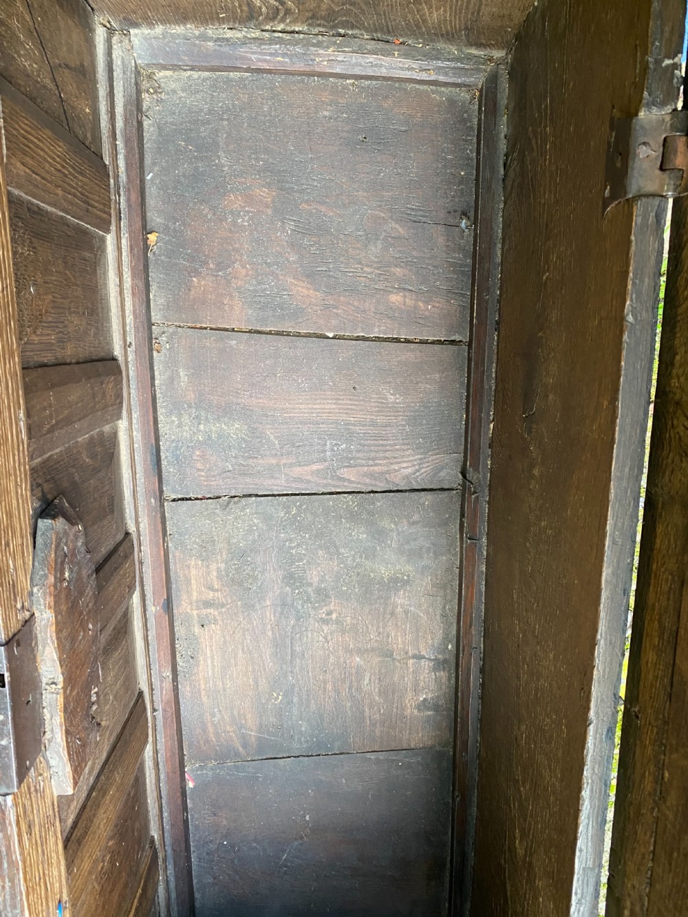 17th century oak coffer View XIV
