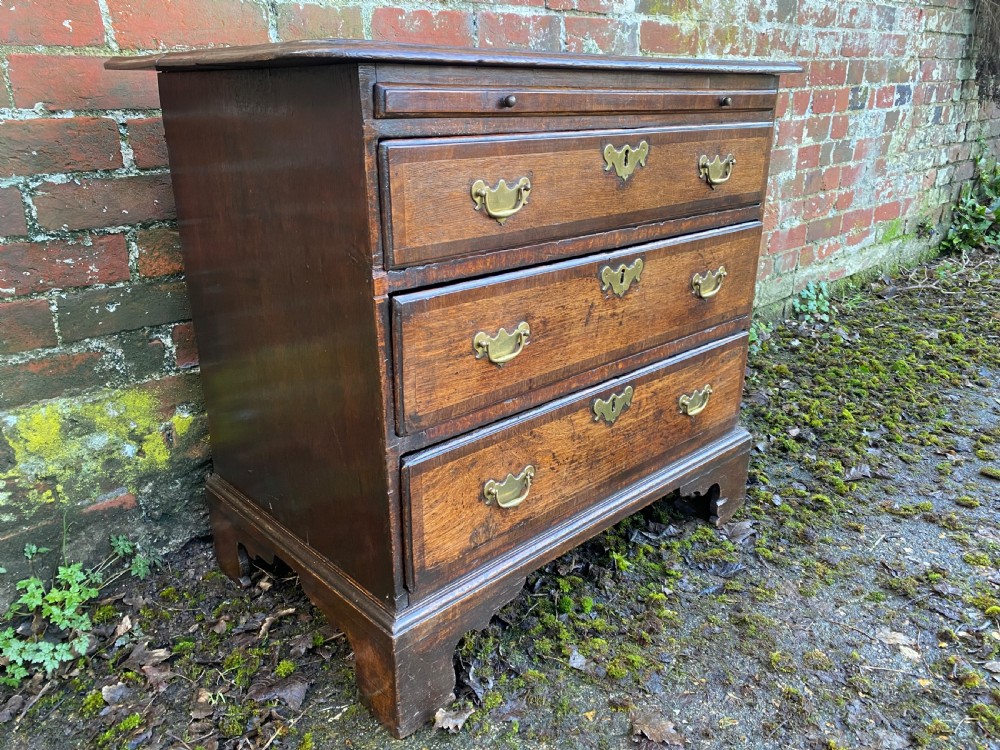 Small Bachelor’s Chest of Drawers  View III
