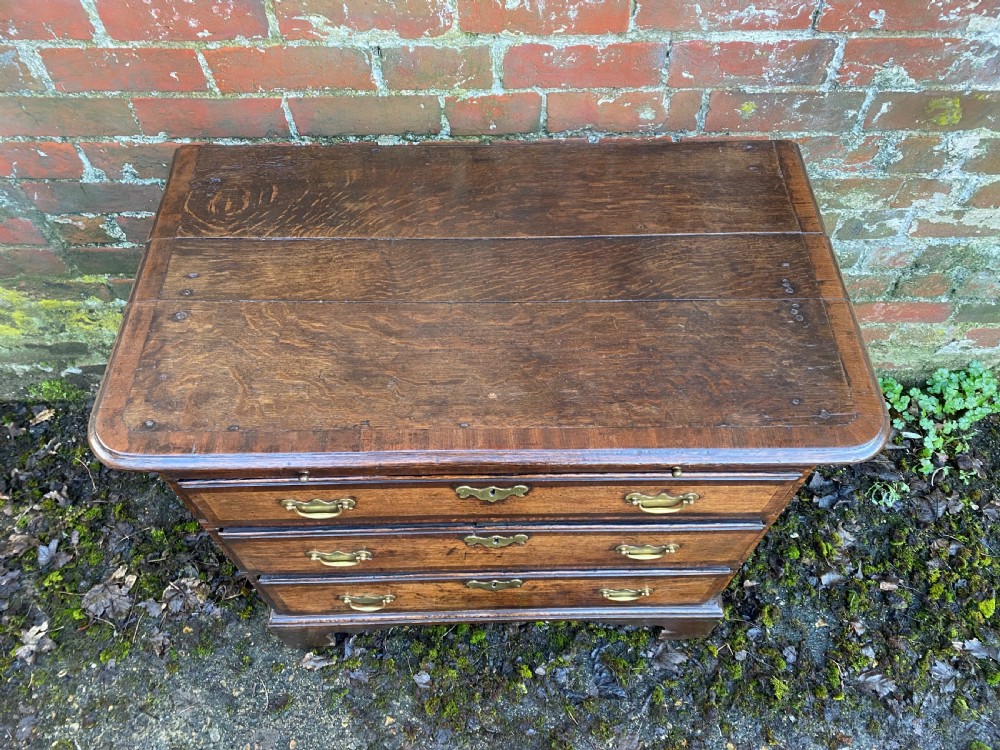 Small Bachelor’s Chest of Drawers  View IV