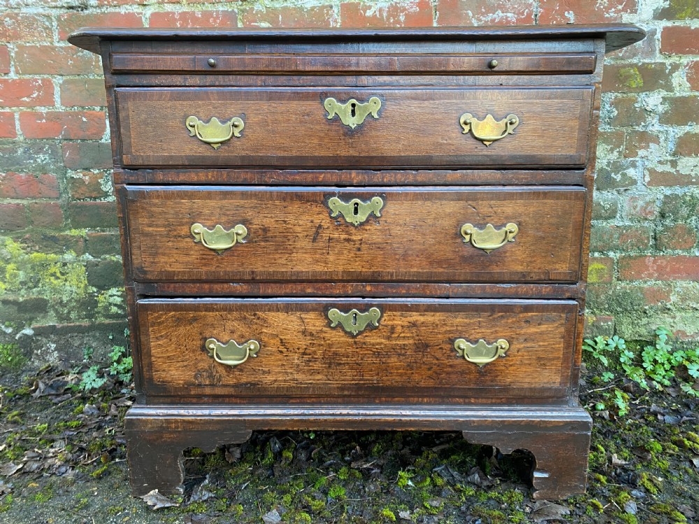Small Bachelor’s Chest of Drawers  View V