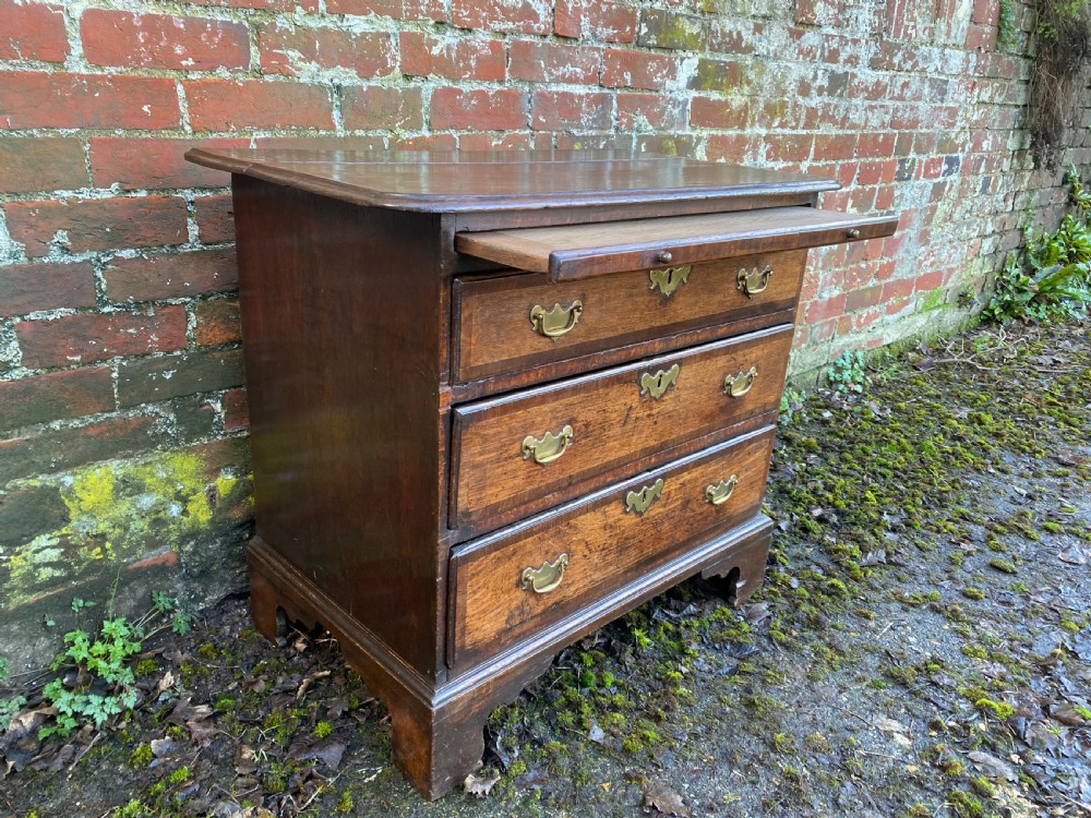 Small Bachelor’s Chest of Drawers  View VI