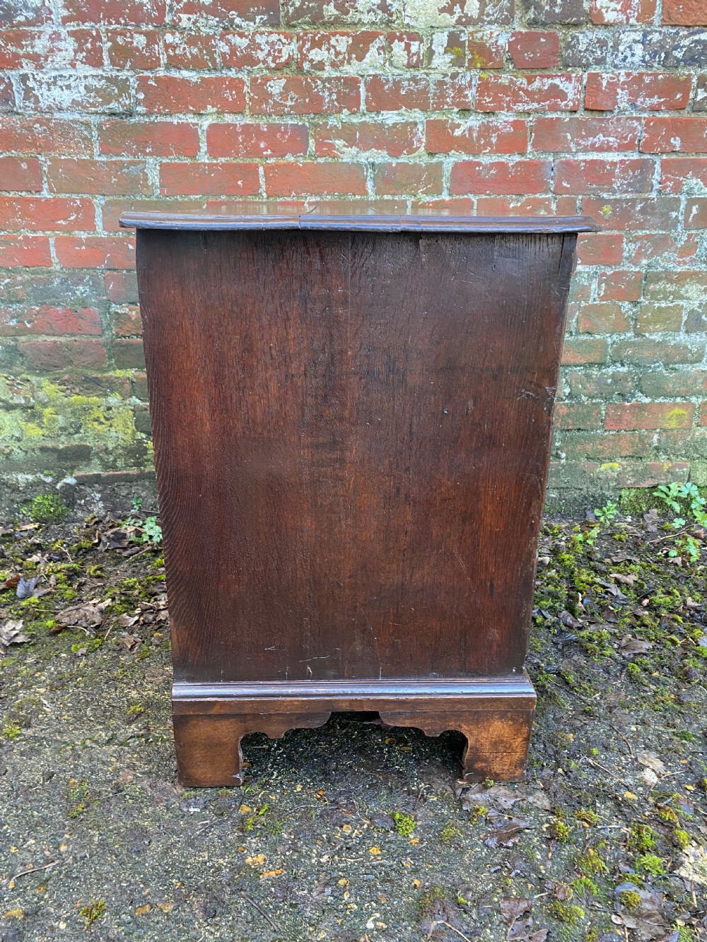 Small Bachelor’s Chest of Drawers  View XI