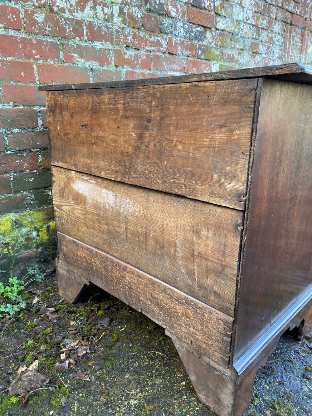 Small Bachelor’s Chest of Drawers  View XIII