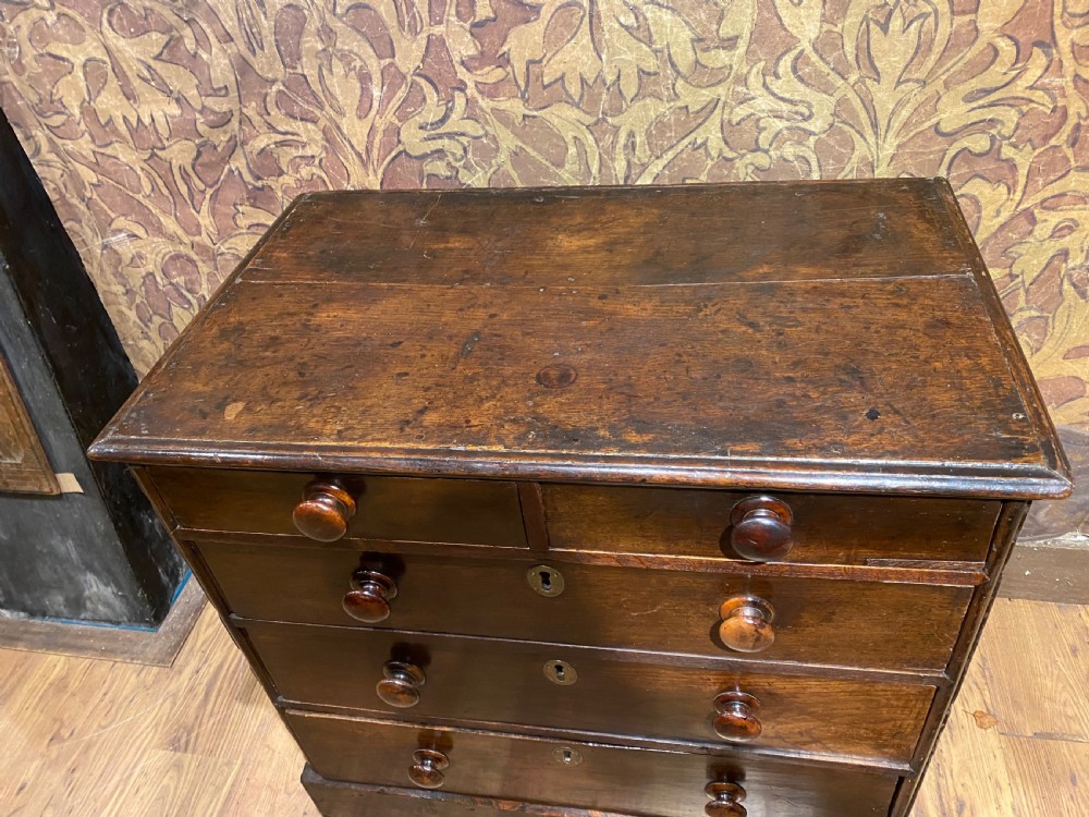 Early Oak Chest of Drawers  View X