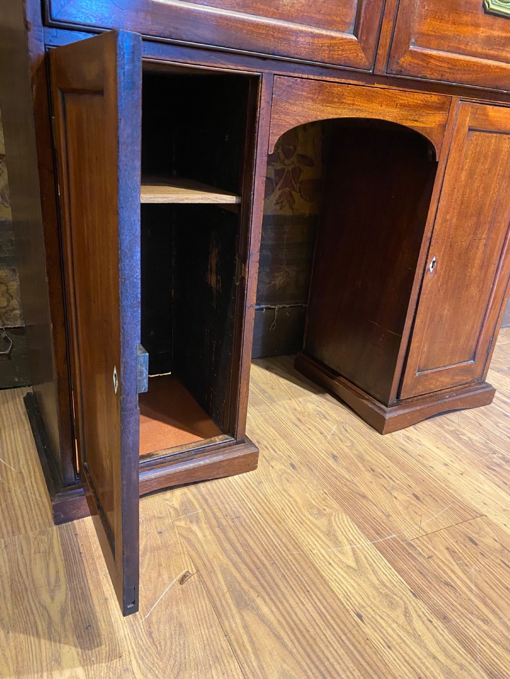 Regency Desk View VIII