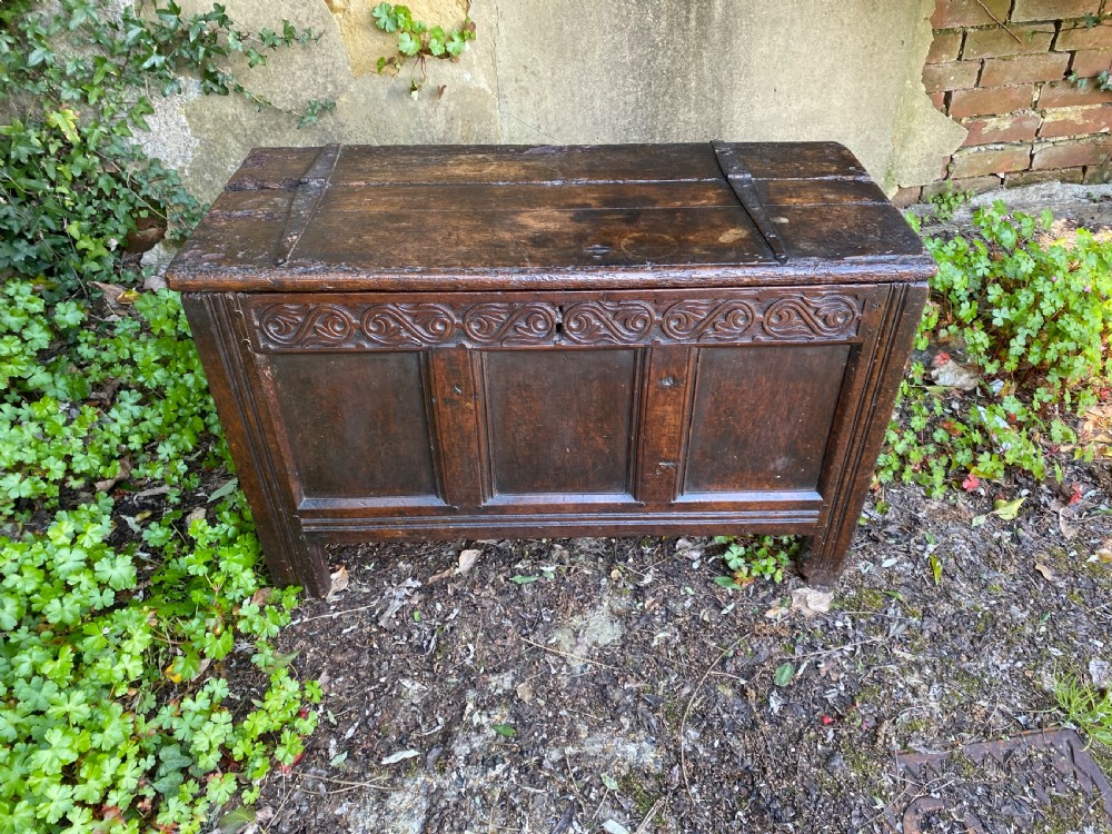 Early Oak Coffer View V