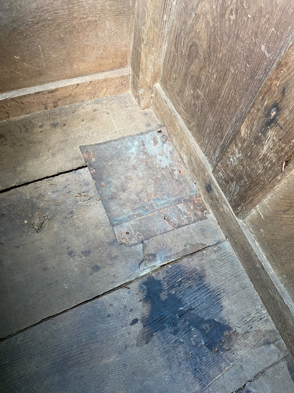 Early Oak Coffer View XI