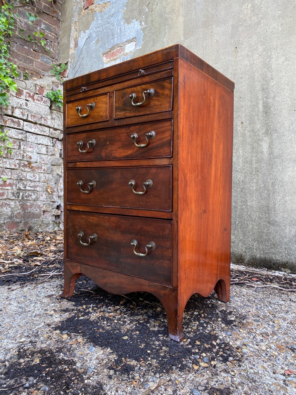 Antique Mahogany Bachelor’s Chest of Drawers 