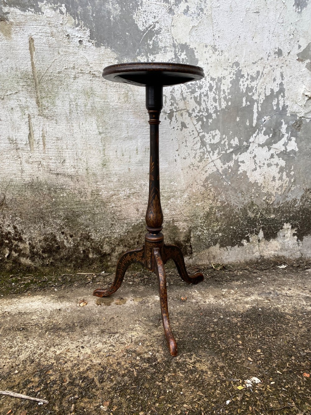 Chinoiserie tripod table View II