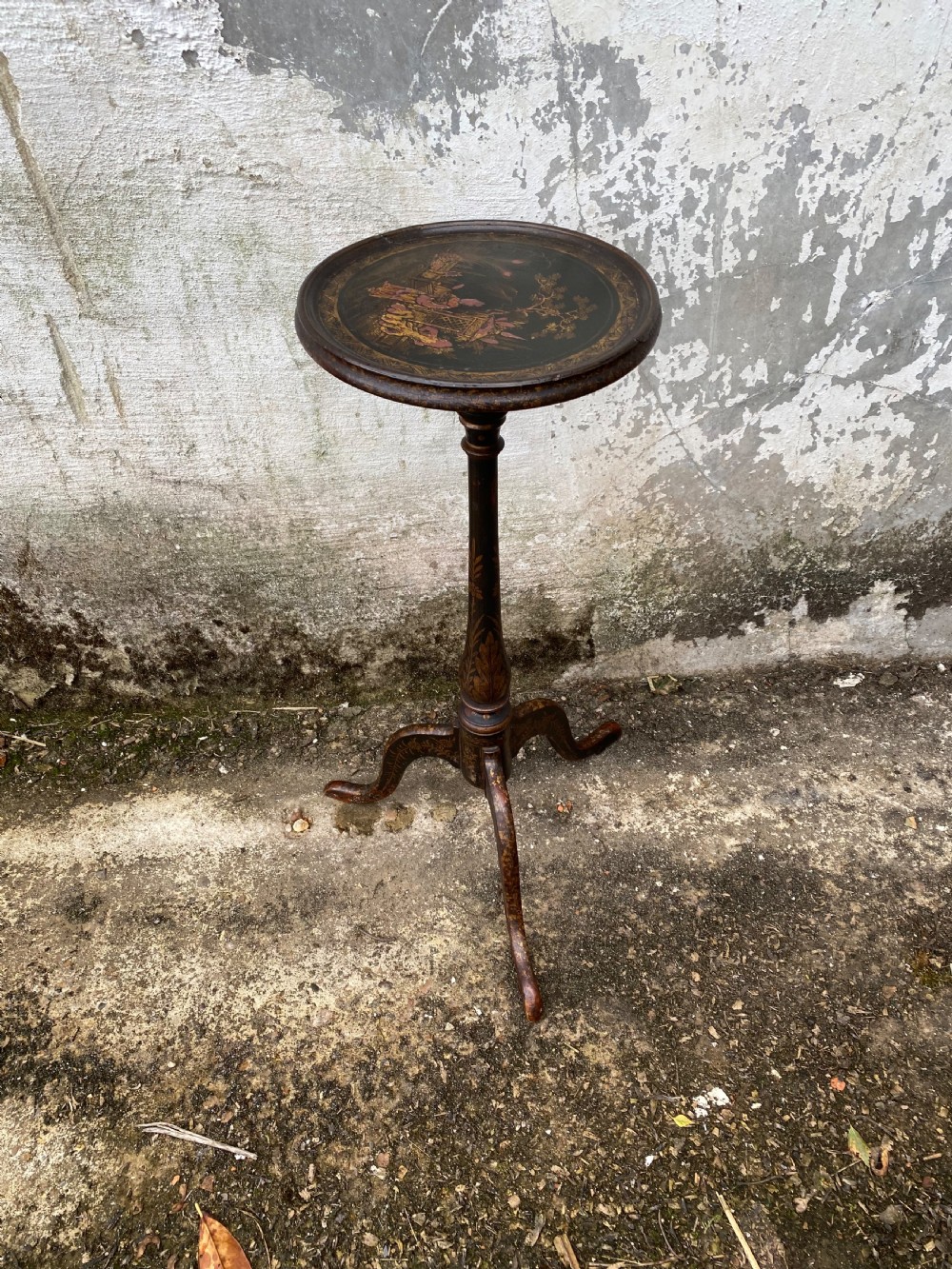 Chinoiserie tripod table View III