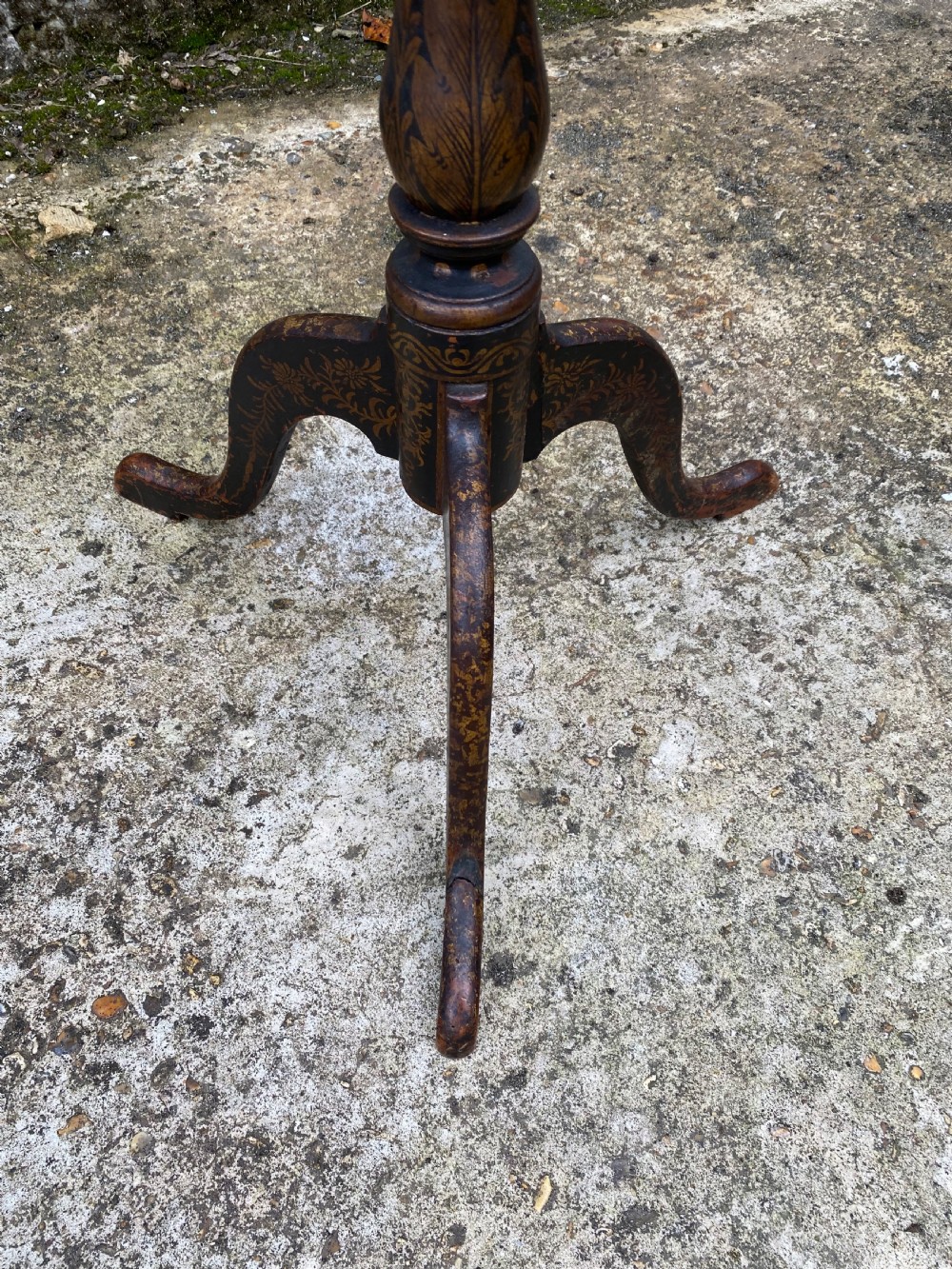 Chinoiserie tripod table View XI