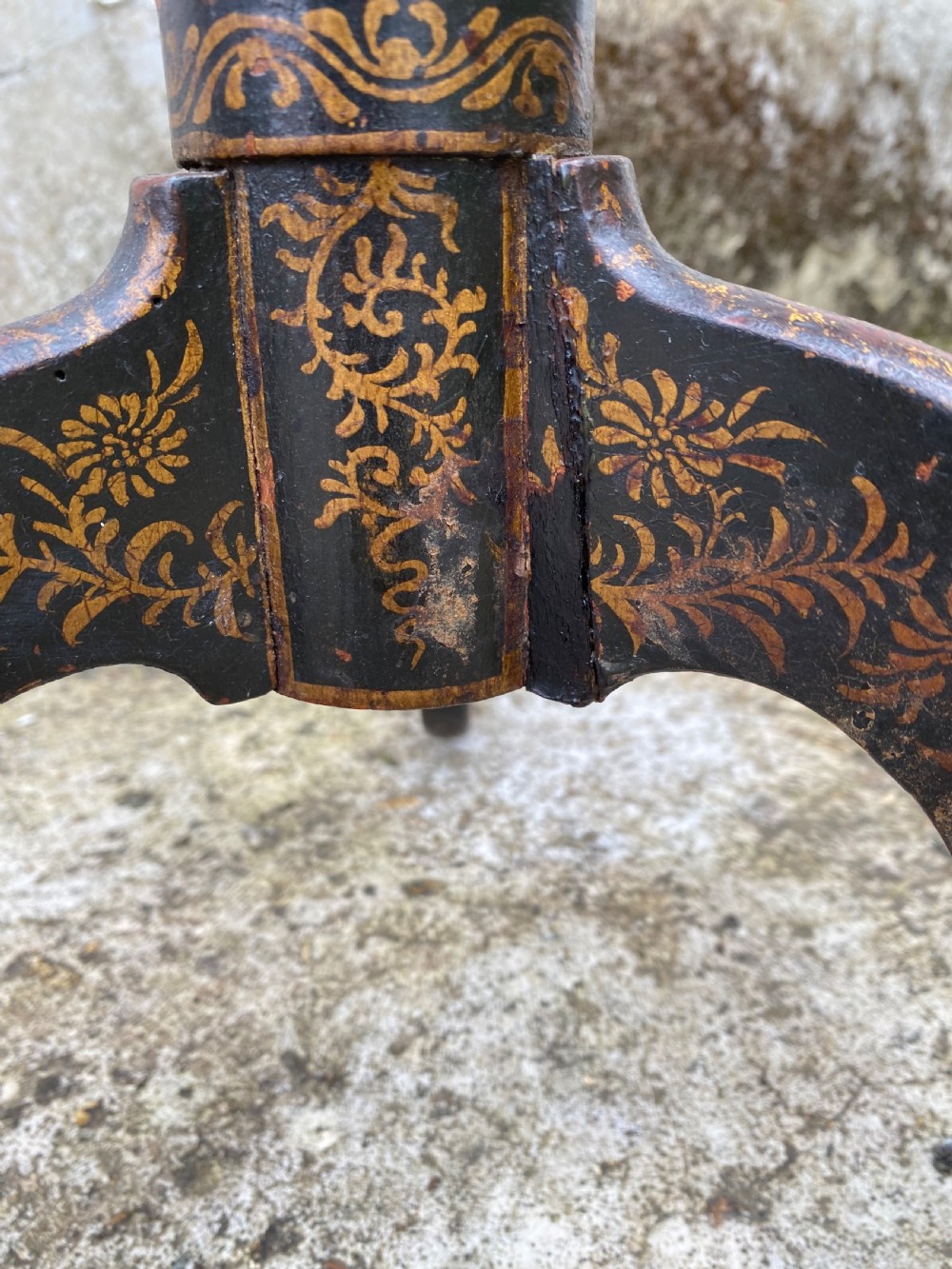 Chinoiserie tripod table View XV